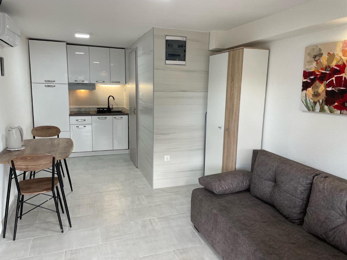 Lory Apartmani Драмал Екстериор снимка