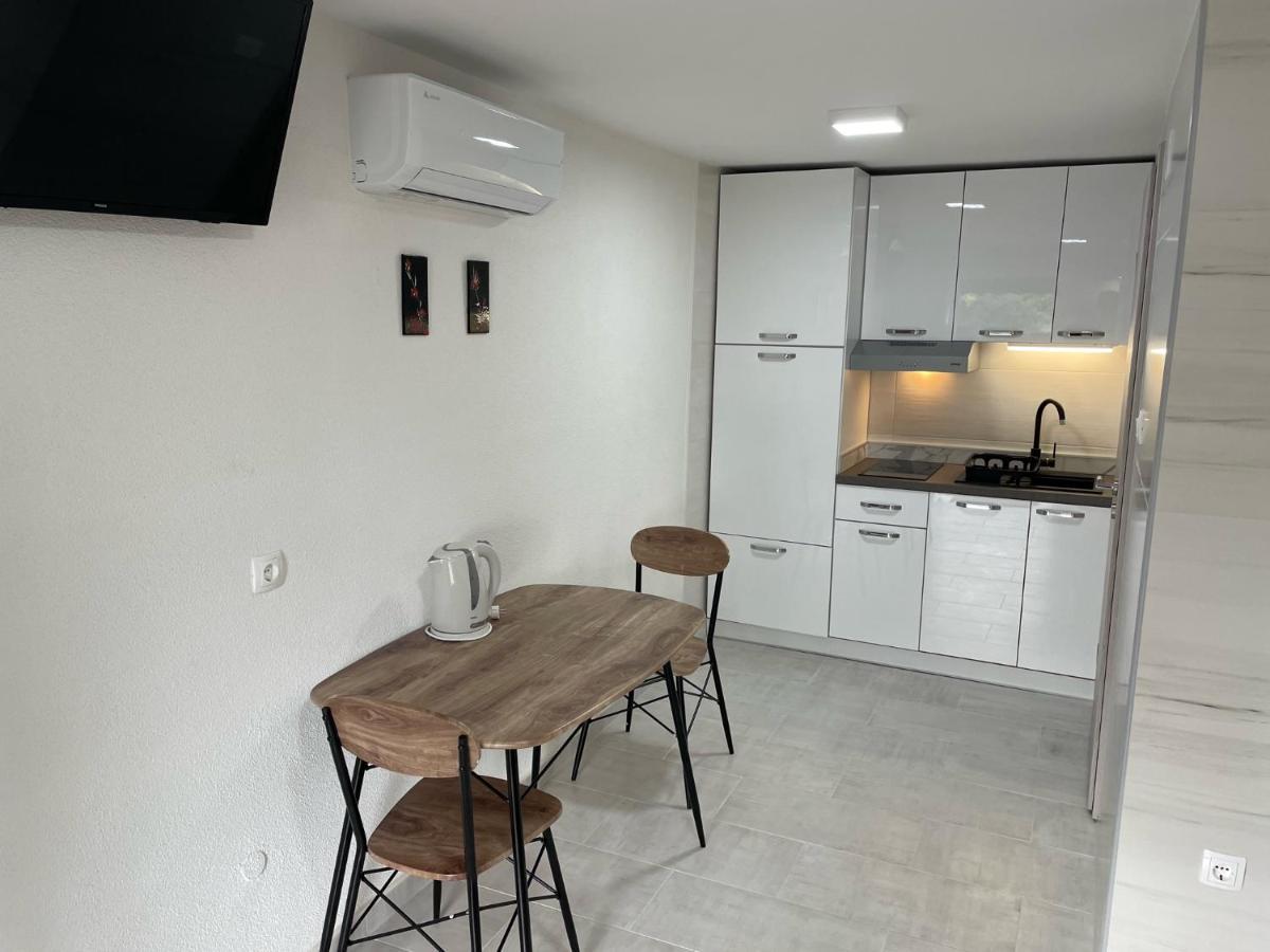 Lory Apartmani Драмал Екстериор снимка