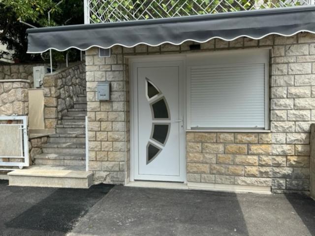 Lory Apartmani Драмал Екстериор снимка