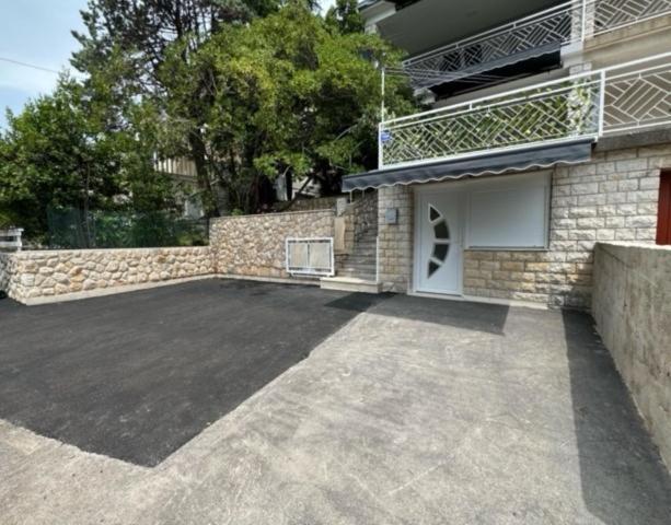 Lory Apartmani Драмал Екстериор снимка