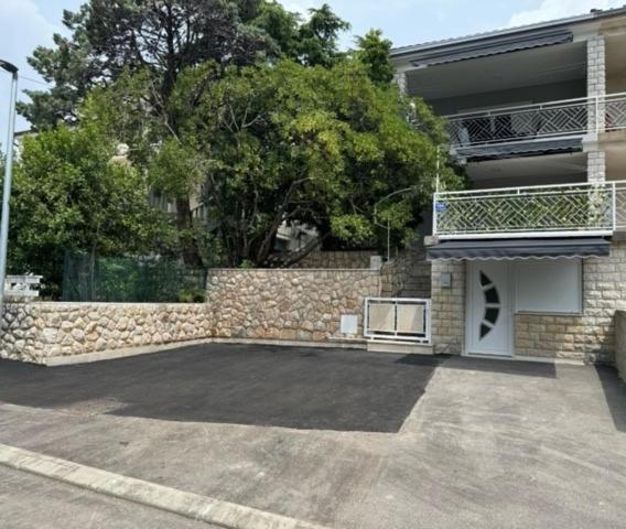 Lory Apartmani Драмал Екстериор снимка
