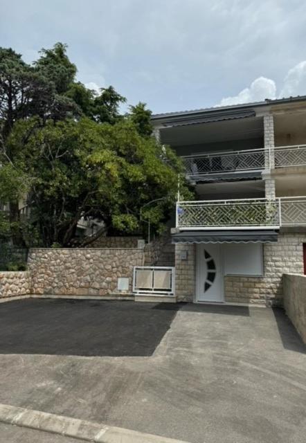 Lory Apartmani Драмал Екстериор снимка