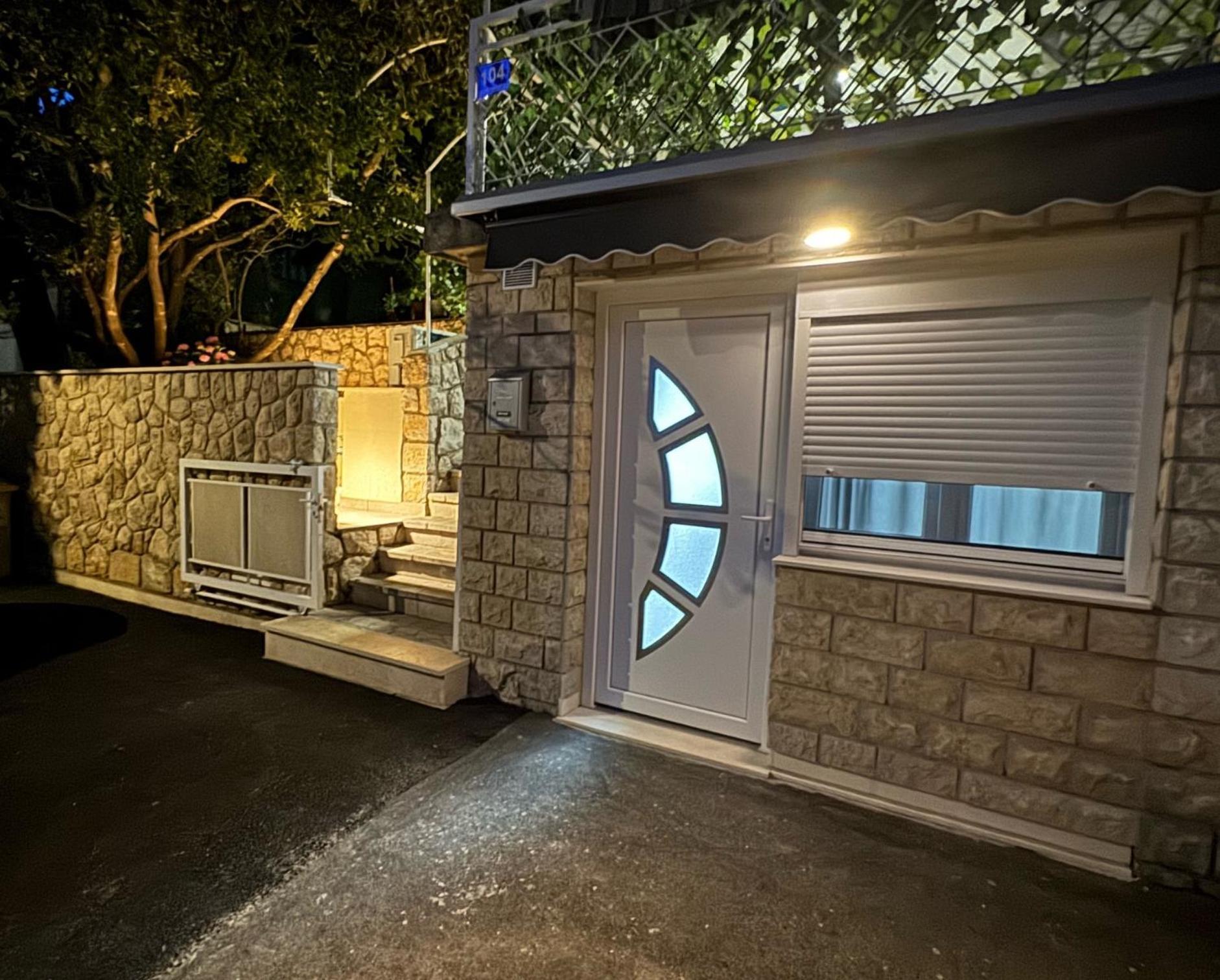 Lory Apartmani Драмал Екстериор снимка